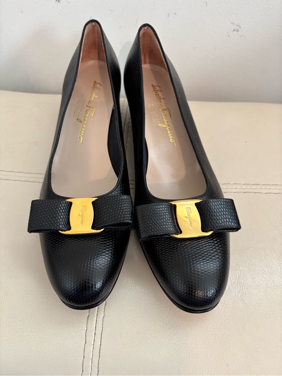 Salvatore Ferragamo Shoes - Salvatore Ferragamo Vara Black Lizard Embossed Leather Bow Pumps Size 9